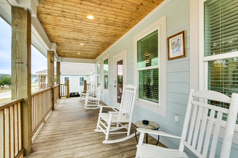 Steps to Sand! Family-Friendly Long Beach Escape House in Long Beach