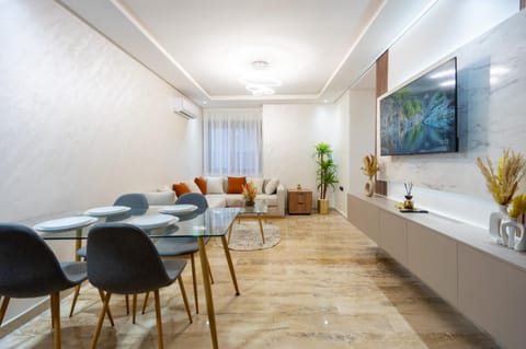TV and multimedia, Living room, Seating area, Dining area