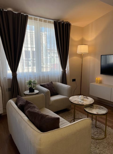 Communal lounge/ TV room, TV and multimedia, Living room, Seating area, Evening entertainment