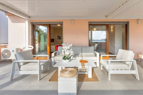 Patio, Balcony/Terrace, Seating area