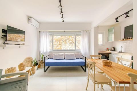 TV and multimedia, Kitchen or kitchenette, Photo of the whole room, Bedroom, oven, stove