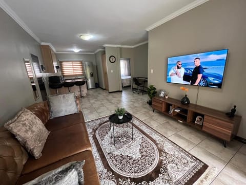 Communal lounge/ TV room, TV and multimedia, Living room, Seating area, Evening entertainment