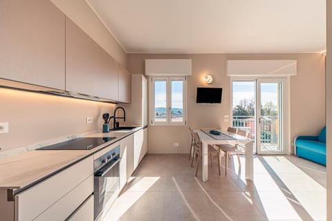 TV and multimedia, Kitchen or kitchenette, Dining area, dishwasher, oven, stove