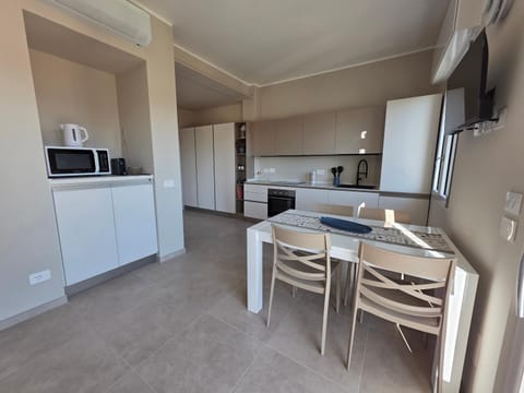 Dining area, kitchen