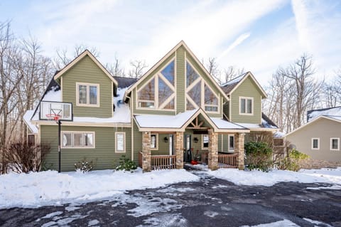Waterfront Chateau House in Deep Creek Lake