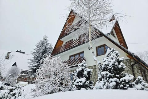 Property building, Day, Winter