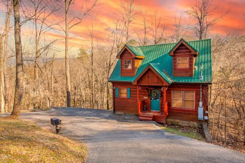 Cozy Sky Harbor Cabin for 12 w Hot Tub & Game Room Cabin in Sevier County