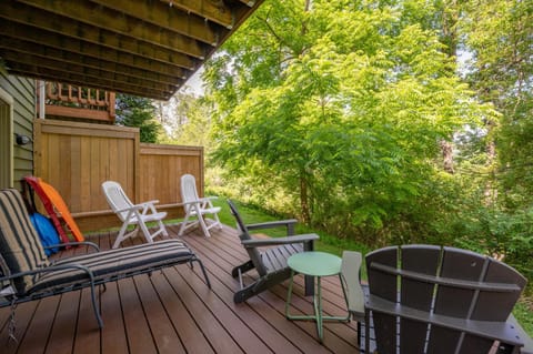 A Snowy Shore House in McHenry