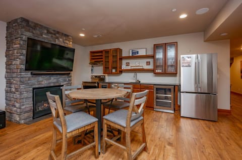 Aces High Lodge House in Deep Creek Lake