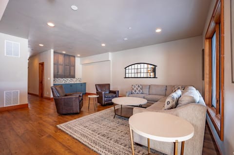 Aces High Lodge House in Deep Creek Lake