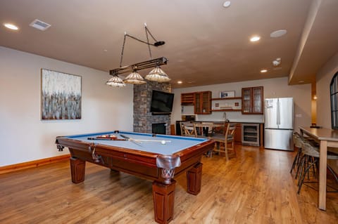 Aces High Lodge House in Deep Creek Lake