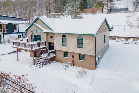 Alpine Retreat House in McHenry
