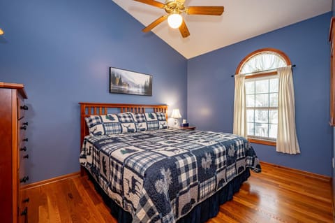 Alpine Retreat House in McHenry