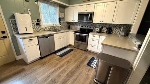 Kitchen or kitchenette, kitchen