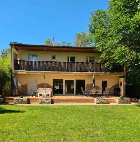 Property building, Garden, Balcony/Terrace
