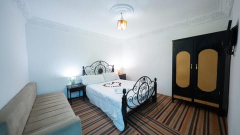 Bed, Living room, Photo of the whole room, Seating area, Bedroom, room service, VIP