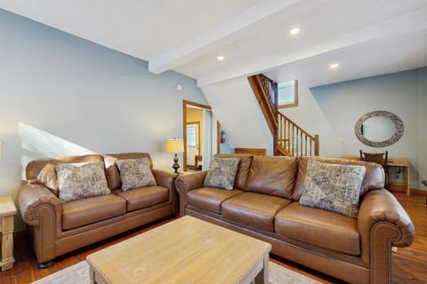 Plum Rose Carriage House House in Ludlow