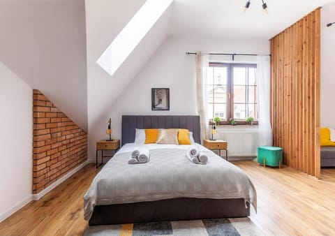 Bed, Living room, Photo of the whole room, Seating area, Bedroom