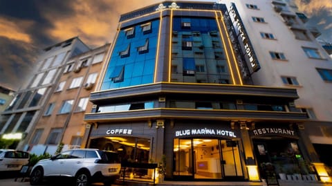 Property building, Day, City view, Location, Parking