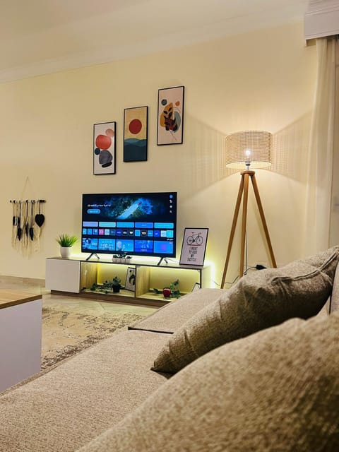 Communal lounge/ TV room, Communal lounge/ TV room, TV and multimedia, Living room, Seating area, Evening entertainment