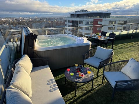 Hot Tub, Balcony/Terrace