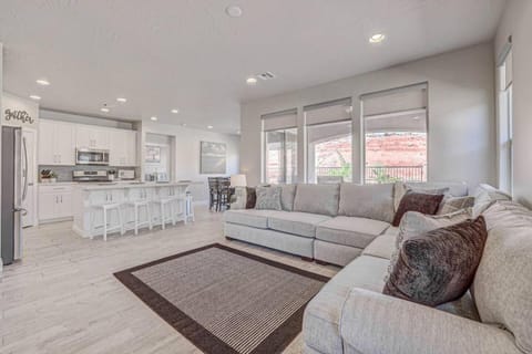 Communal lounge/ TV room, Dining area, Family, furniture