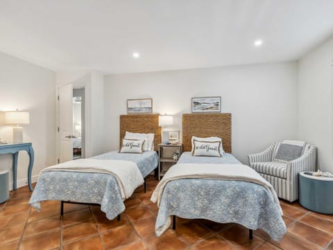 Pet-Friendly Pool & Spa Home with EV Charger House in Naples Park