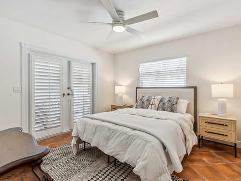 Pet-Friendly Pool & Spa Home with EV Charger House in Naples Park