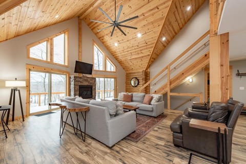 Timber Run Lodge House in McHenry