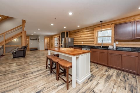 Timber Run Lodge House in McHenry