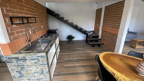 Kitchen or kitchenette, Dining area, pet friendly