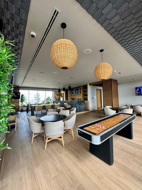 Communal lounge/ TV room, Game Room, TV and multimedia, Balcony/Terrace, Living room, Seating area, Evening entertainment