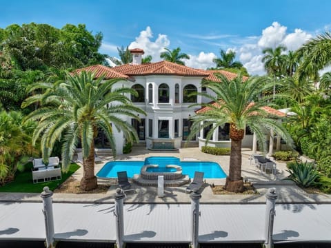 WATERFRONT MANSION Las Olas Villa in Nurmi Isles