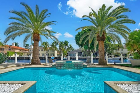 WATERFRONT MANSION Las Olas Villa in Nurmi Isles