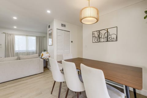 Game Room, Patio! Lake Worth Beach Family Retreat House in Lake Worth