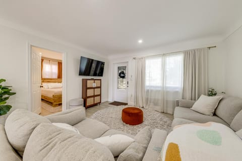 Game Room, Patio! Lake Worth Beach Family Retreat House in Lake Worth