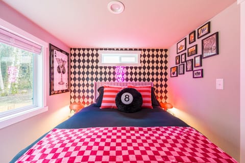 Rainforest Tiny Home Retreat #17 Abstract Modern House in Forks