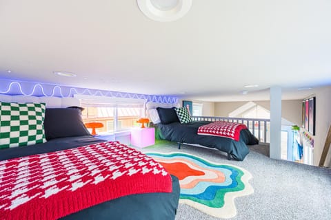 Rainforest Tiny Home Retreat #17 Abstract Modern House in Forks