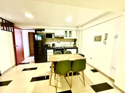 Dining area, oven, pet friendly