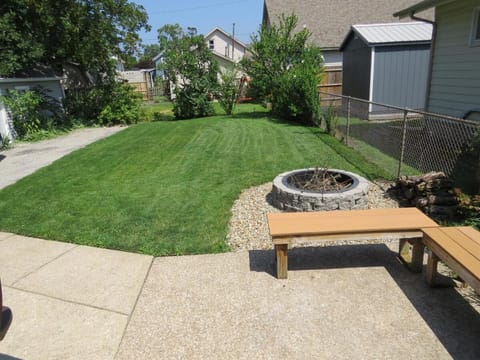 Minutes from Downtown Shopping and Dining Close to Cedar Point House in Vermilion