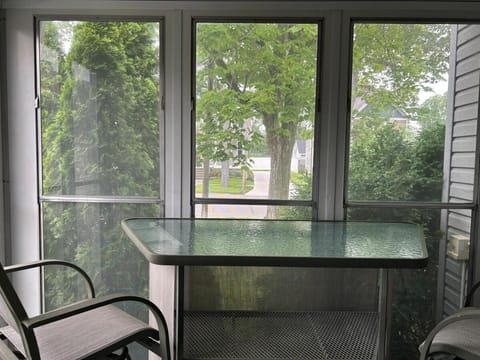 Minutes from Downtown Shopping and Dining Close to Cedar Point House in Vermilion