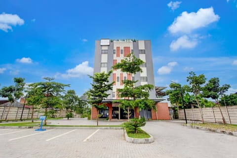Property building, Facade/entrance, Parking
