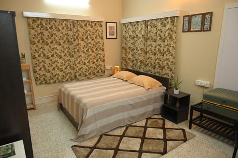 Bed, Photo of the whole room, Bedroom