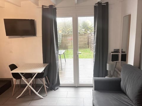 TV and multimedia, Garden view