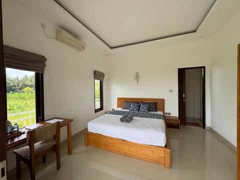 Bed, Photo of the whole room, Bedroom, towels, air conditioner