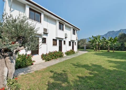 Property building, Spring, Day, Garden, Garden, Garden view, Mountain view