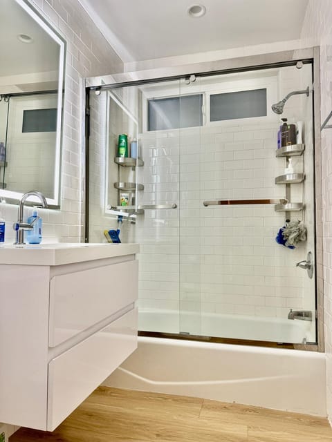 Proper Stays at Melrose Place - West Hollywood Premium M-suite Bed and Breakfast in West Hollywood