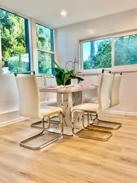 Proper Stays at Melrose Place - West Hollywood Premium M-suite Bed and Breakfast in West Hollywood