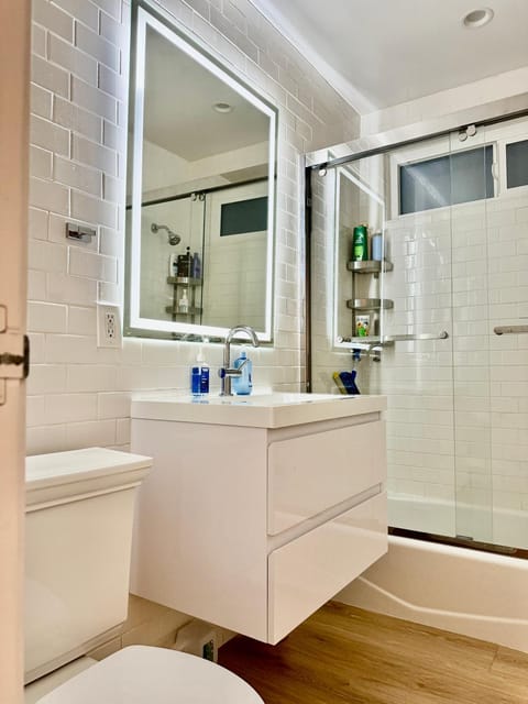 Proper Stays at Melrose Place - West Hollywood Premium M-suite Bed and Breakfast in West Hollywood