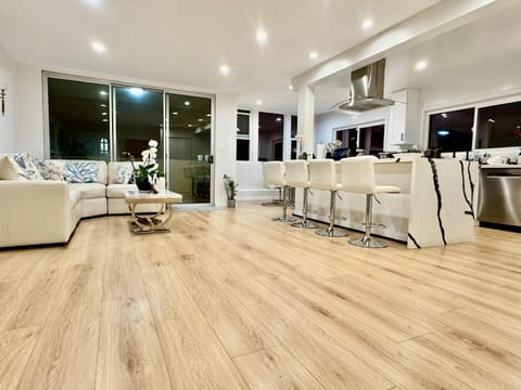 Proper Stays at Melrose Place - West Hollywood Premium M-suite Bed and Breakfast in West Hollywood